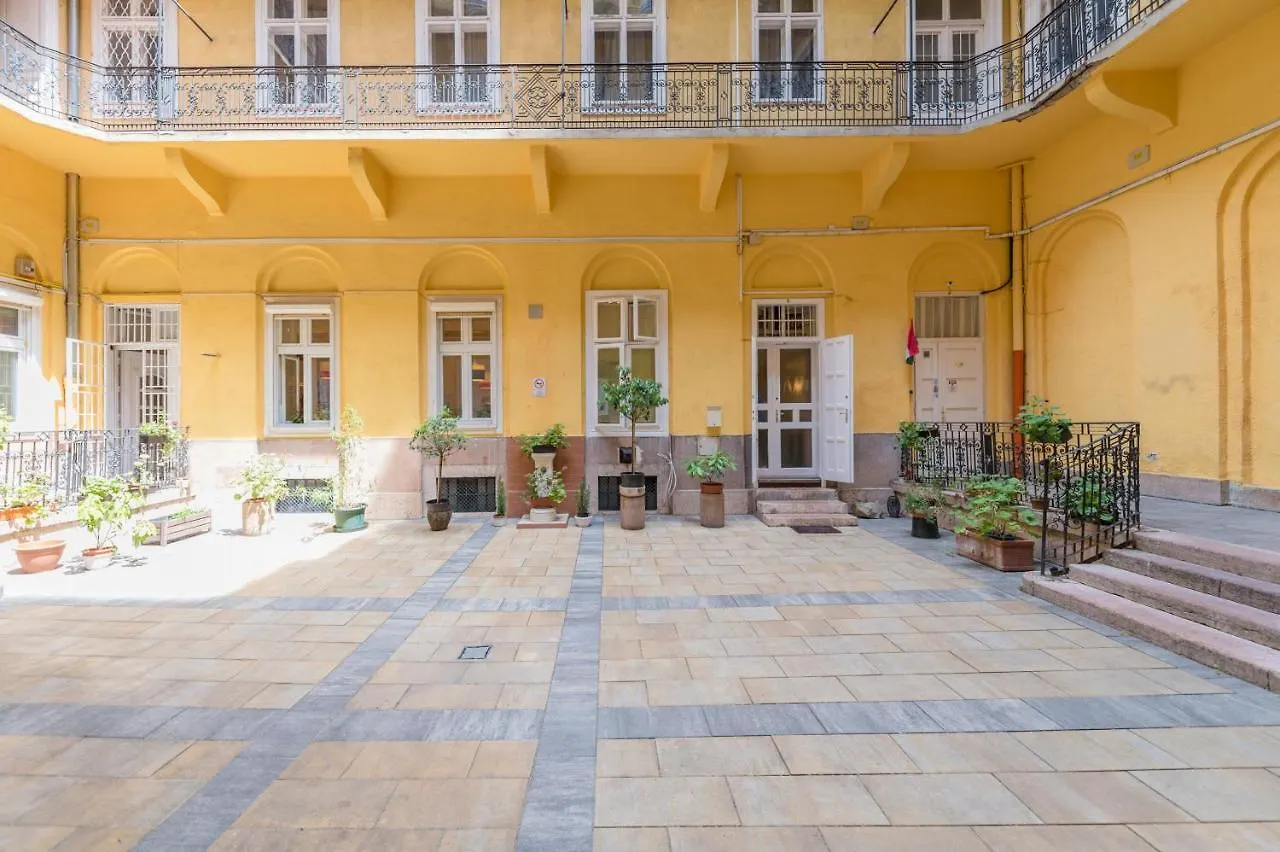 Music Academy Suite Cafe Vian Apartman Kft Budapest 0*,  Hungría
