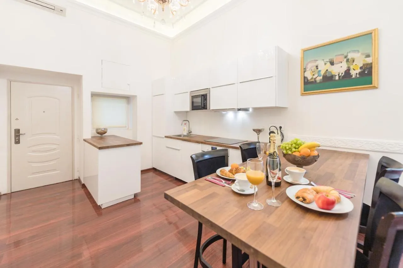 Music Academy Suite Cafe Vian Apartman Kft Budapest