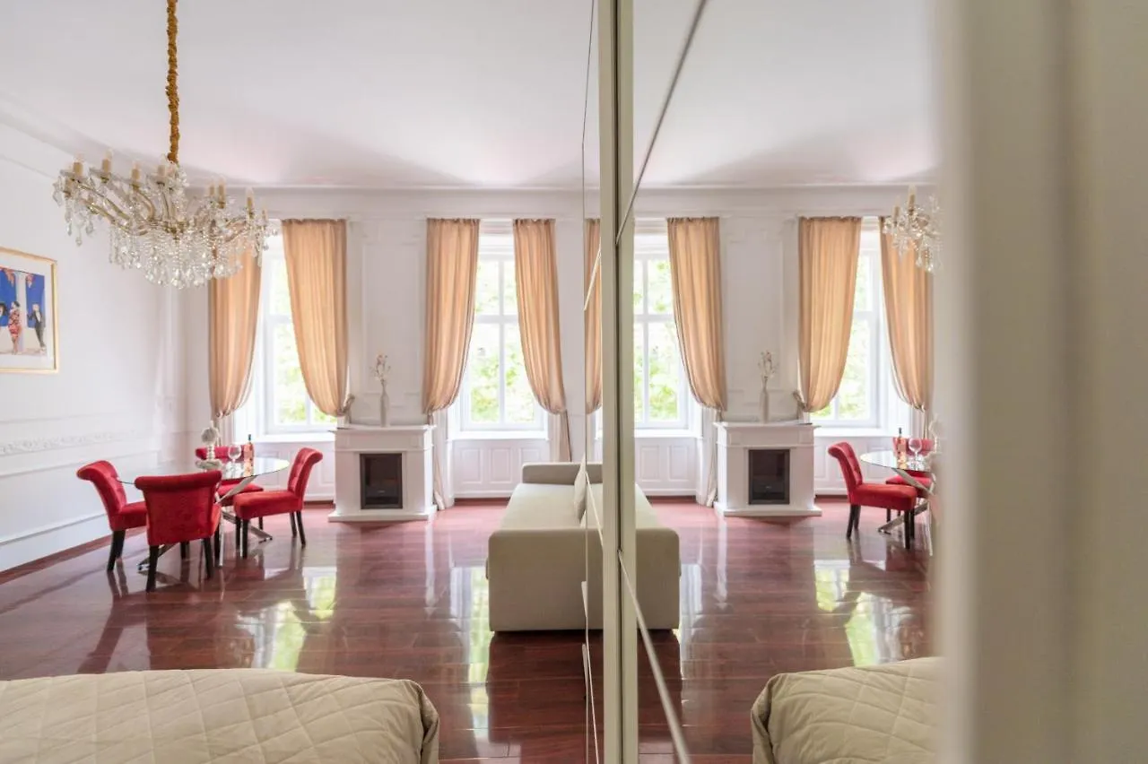 Music Academy Suite Cafe Vian Apartman Kft Budapest Hungary