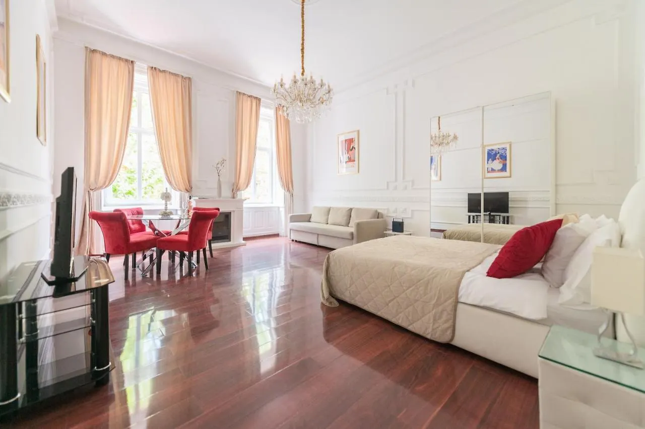 Music Academy Suite Cafe Vian Apartman Kft contacts