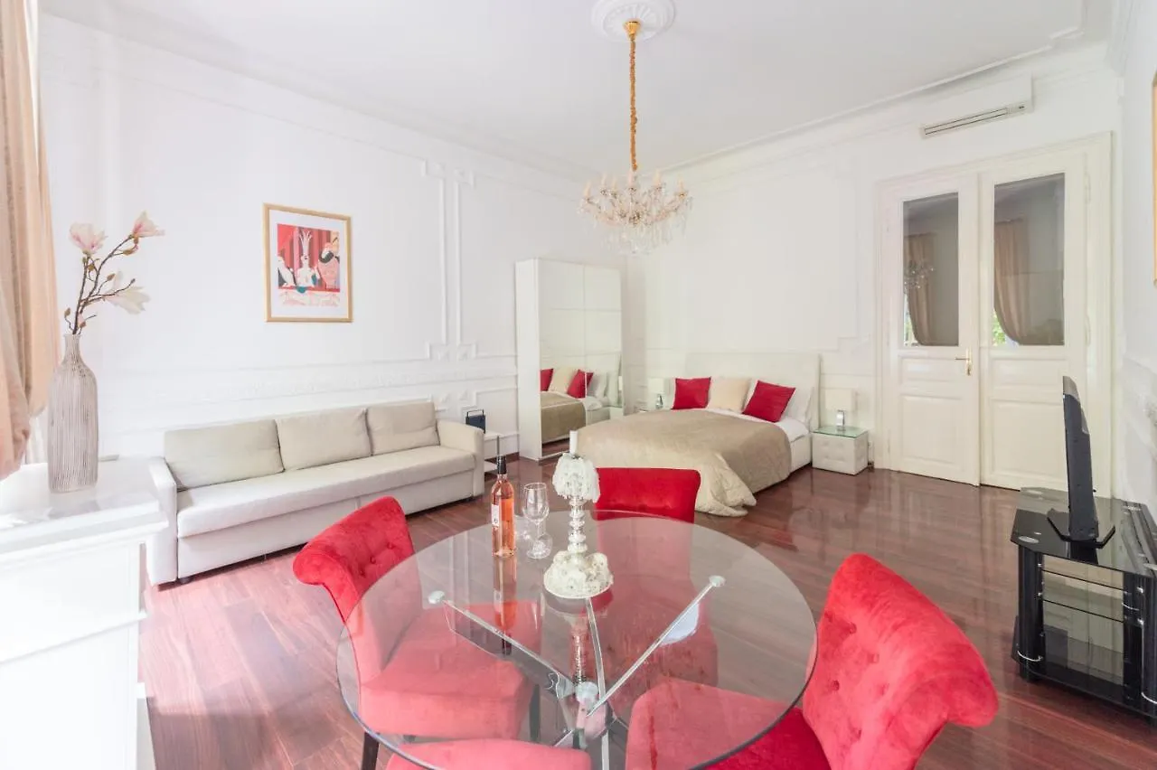 Music Academy Suite Cafe Vian Apartman Kft Budapest 0*,