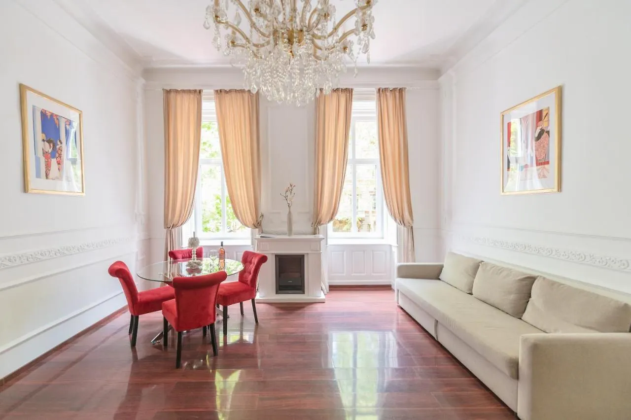 Music Academy Suite Cafe Vian Apartman Kft Budapest Hungary